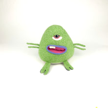 Load image into Gallery viewer, Crinkle the plush alien my friend monster™