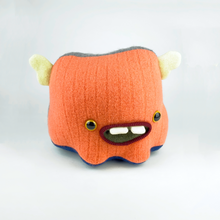 Load image into Gallery viewer, Oodles the plush friendly monster