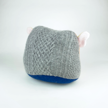 Load image into Gallery viewer, Oodles the plush friendly monster