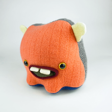 Load image into Gallery viewer, Oodles the plush friendly monster