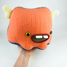 Load image into Gallery viewer, Oodles the plush friendly monster