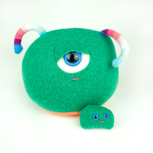 Load image into Gallery viewer, Mum & Tot my friend monster™ plush nesting doll