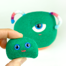 Load image into Gallery viewer, Mum & Tot my friend monster™ plush nesting doll