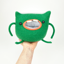 Load image into Gallery viewer, Sweetpea the plush my friend monster™