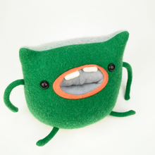 Load image into Gallery viewer, Sweetpea the plush my friend monster™
