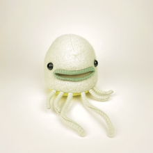 Load image into Gallery viewer, Winter the cute plush my friend monster™