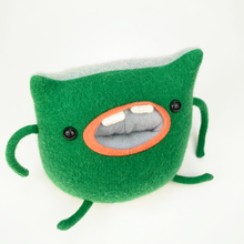 Load image into Gallery viewer, Sweetpea the plush my friend monster™
